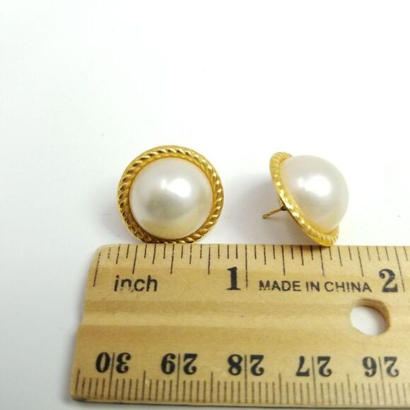 Vintage Faux Pearl and Gold Tone Stud Earrings, Cabochon Style, Estate - Picture 4 of 6